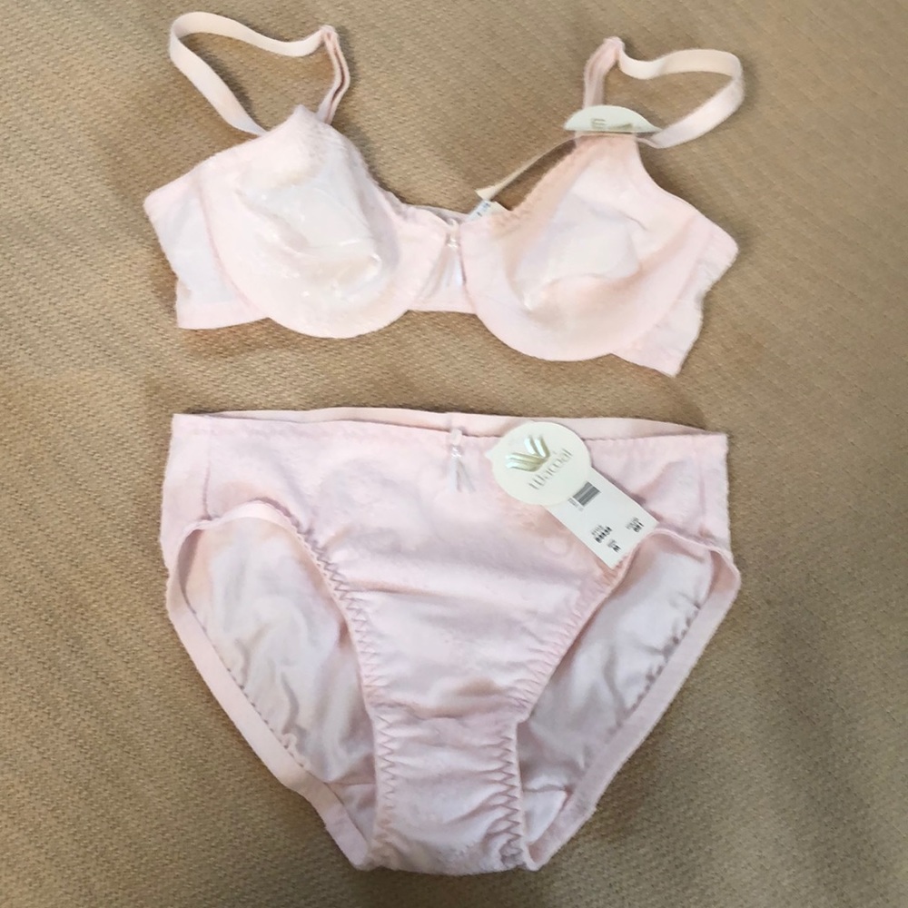 Wacoal pink floral pattern bra & panty set